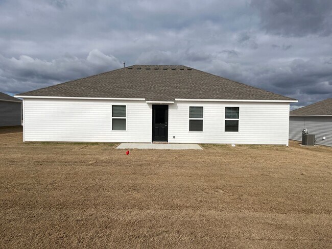 Building Photo - *Pre-leasing* Three Bedroom | Two Bath Hom...