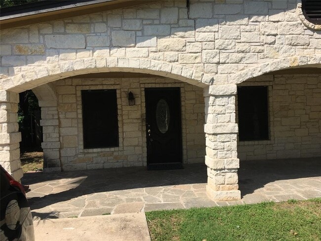 Building Photo - 6804 Suena Dr