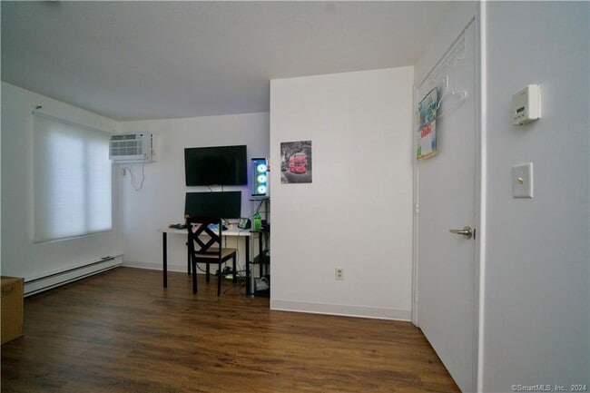 Building Photo - 15 Cinnamon Spring