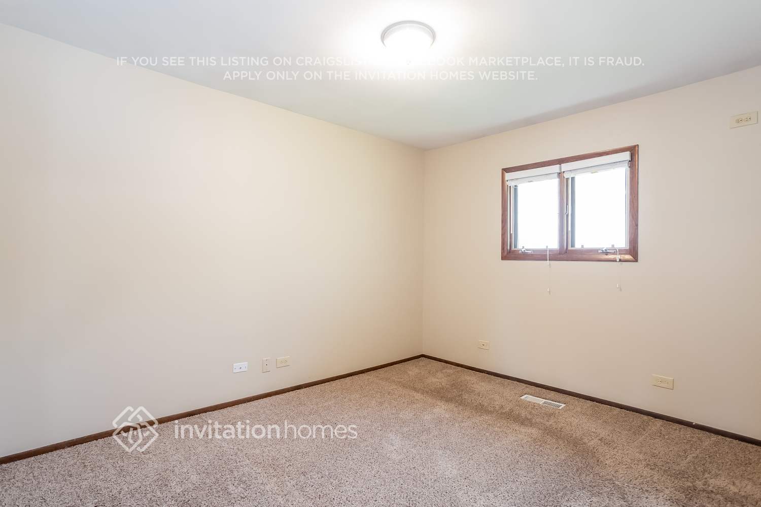 Building Photo - 16400 Sherwood Dr