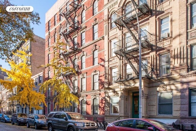 Building Photo - 257 W 12th St