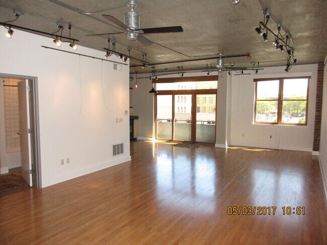 Building Photo - 411 NW Flanders St