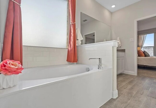 Building Photo - 15525 Charing Cross Dr