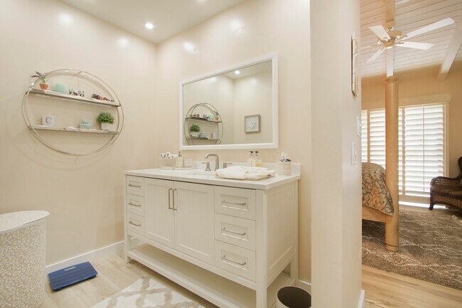 Building Photo - 40080 Via Buena Vista