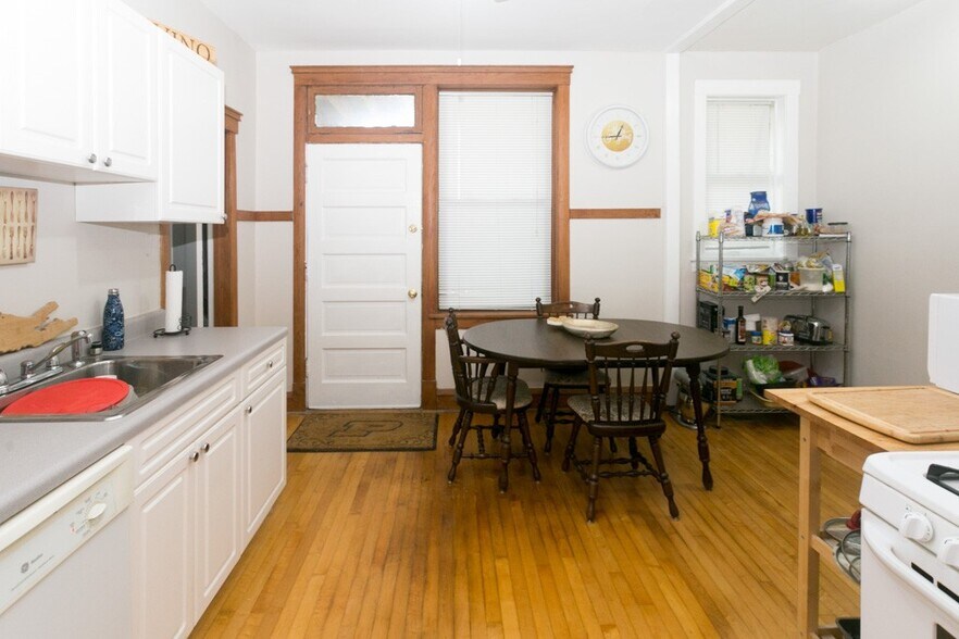 Building Photo - 3606 W Grace St