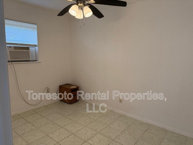 Building Photo - 1334 W Lullwood Ave