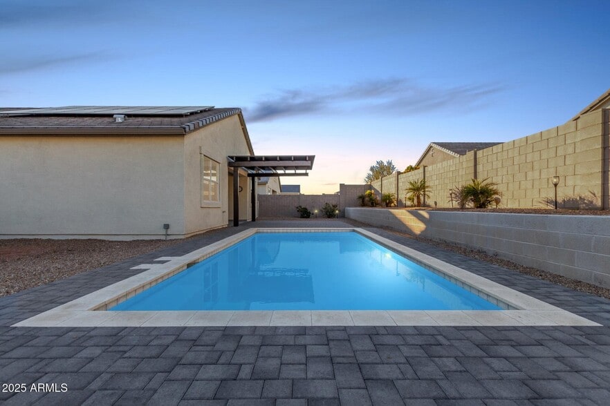 Building Photo - 1016 W Beacon Dr