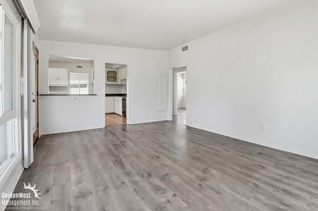 Building Photo - Enchanting 3Bdm 2Ba Home with Scenic Views in San Diego!