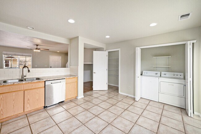 Building Photo - Lovely 4 Bed/2 Bath Home Available in Thornton