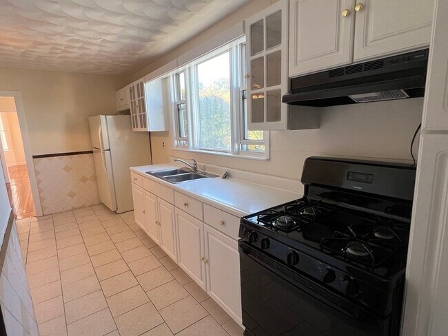 Building Photo - 18 Woolson St