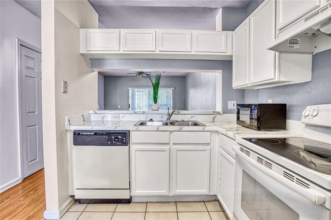 Building Photo - 1050 Vineland Pl