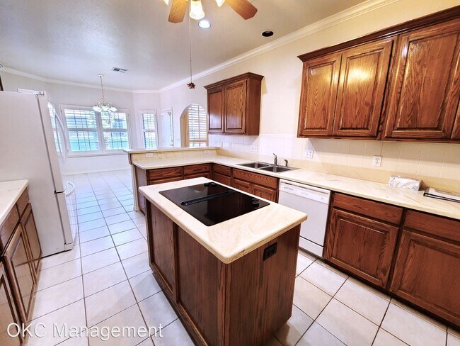 Building Photo - 3 br, 2.5 bath House - 4005 NE 138th Terr