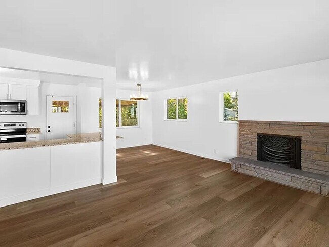 Building Photo - Renovated 4-Bedroom, 3-Bathroom Home in Millcreek