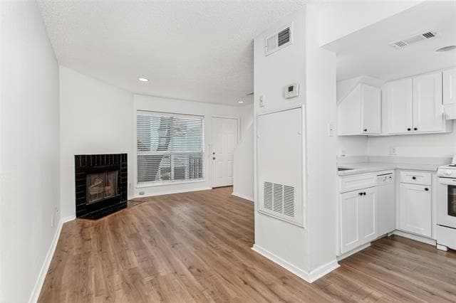 Building Photo - 1901 N Fitzhugh Ave