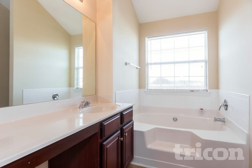 Building Photo - 2435 Cornell Cir