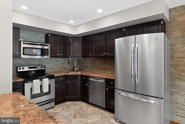 Building Photo - 4503 Fox Pointe Ct