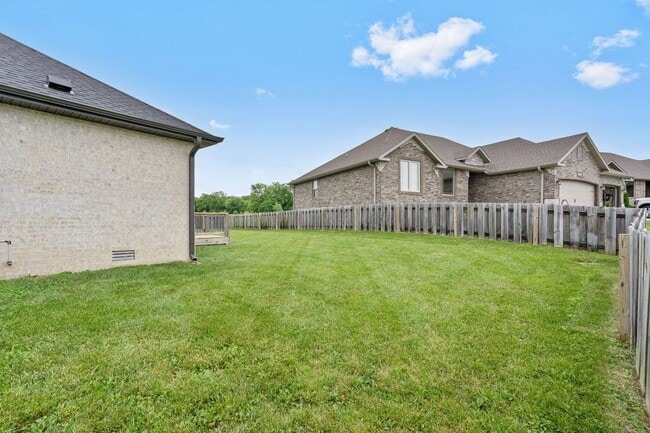 Building Photo - Beautiful 3 Bedroom Home w/ Flex Room!