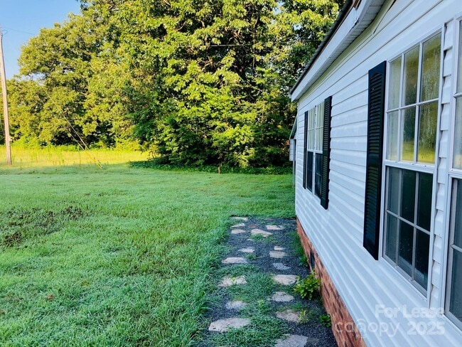 Building Photo - 1691 Hopewell Church Rd