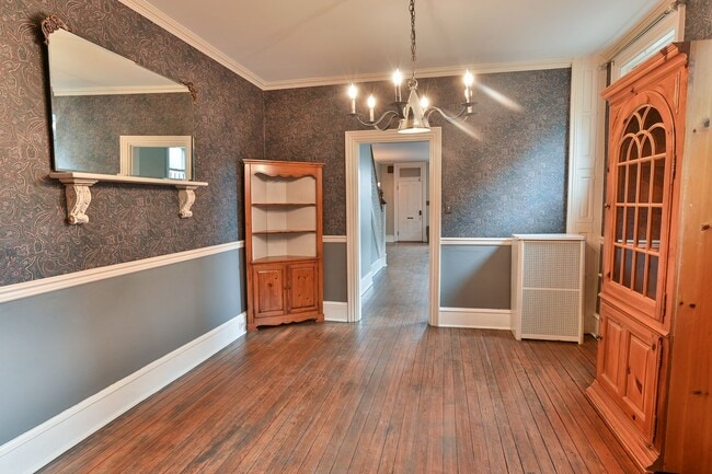 Building Photo - Charming 3 Bedroom on Verbeke St