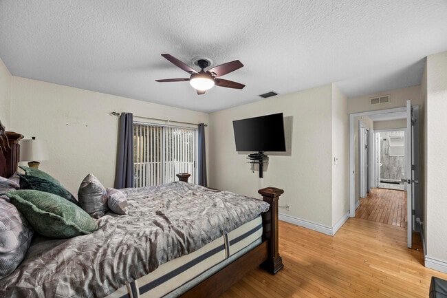 Building Photo - 1622 S Club Dr