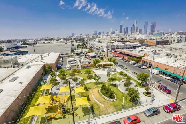 Building Photo - 527 Molino St