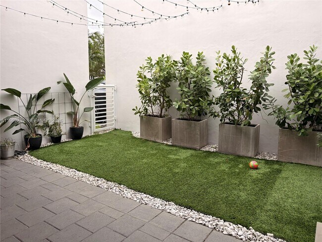 Building Photo - 10416 NW 66th St