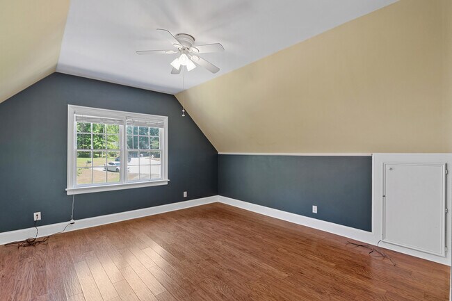 Building Photo - 710 Woodcreek Ct