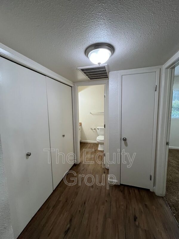 Building Photo - 3936 W Meadow Ave