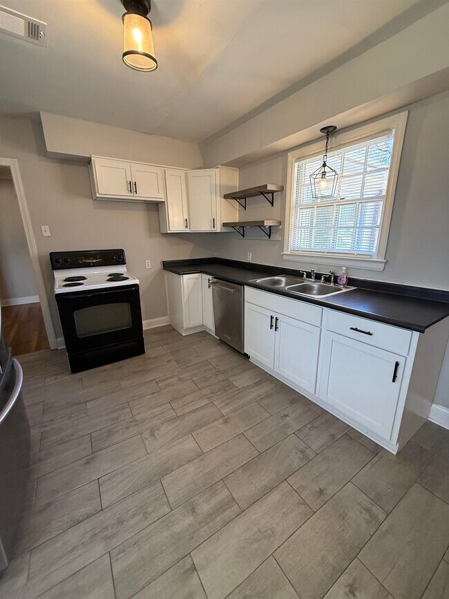 Building Photo - 764 Dunn Ave