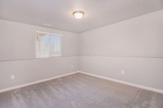 Building Photo - 16557 Charles Town Dr