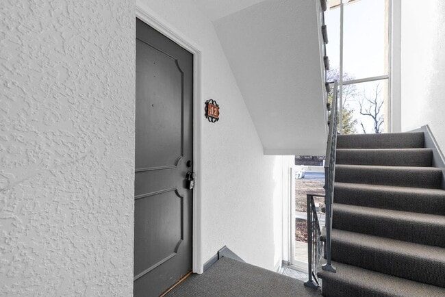 Building Photo - Comfortable 1 Bedroom Condo Living at Pembroke Gardens