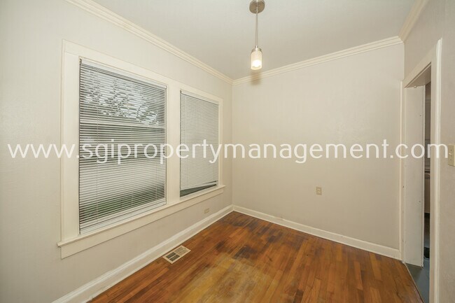 Building Photo - 902 S Oak Cliff Blvd
