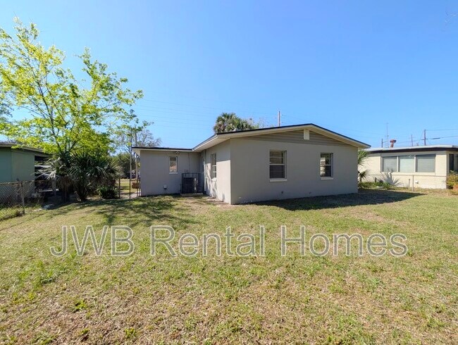 Building Photo - 249 W 44th St