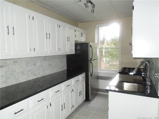 Building Photo - 70 Strawberry Hill Ave