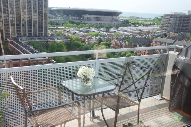 Building Photo - 1305 S Michigan Ave