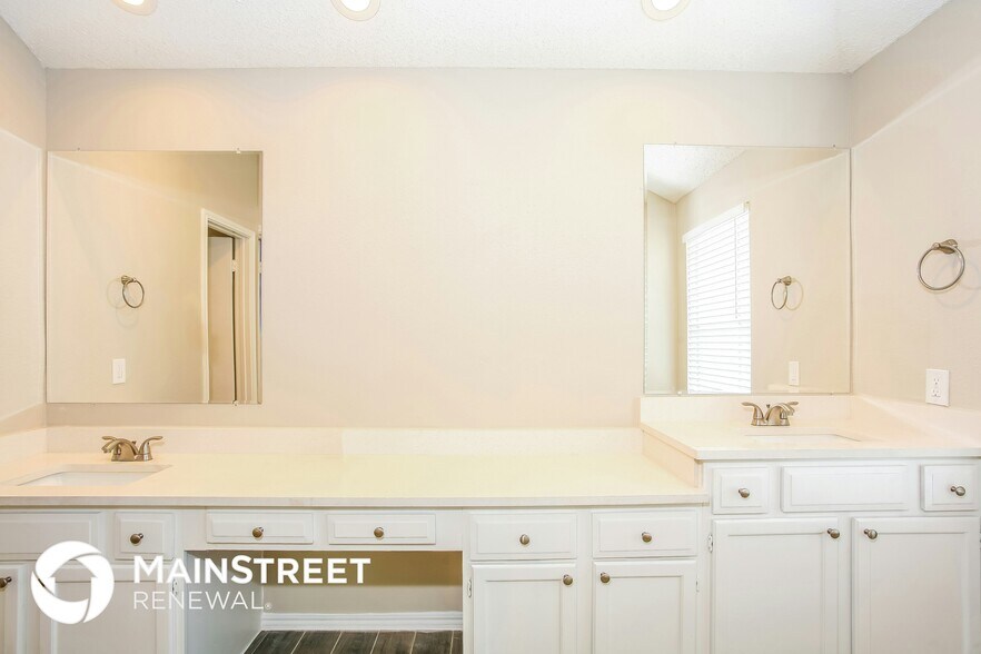 Building Photo - 6326 Los Altos Dr