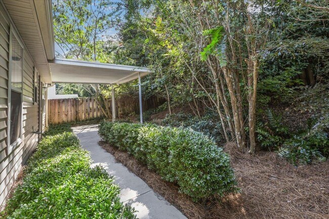 Building Photo - 135 Ivernia Loop