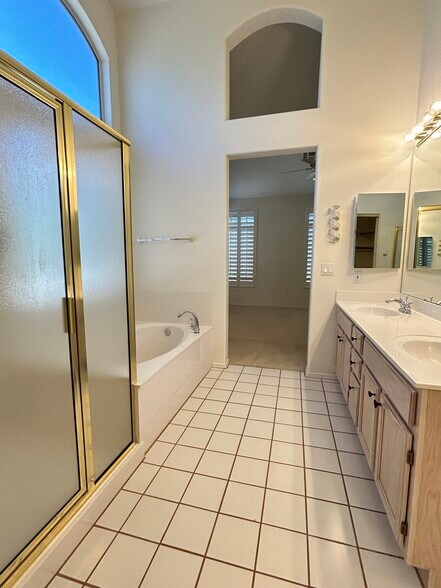 Building Photo - 15045 N 54th Pl