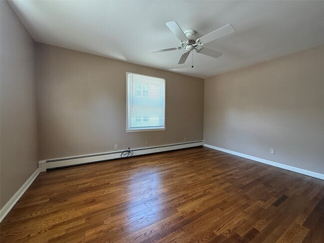 Building Photo - 4 Aldrich Ave