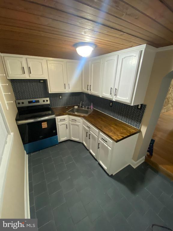 Building Photo - 3164 Cedar St