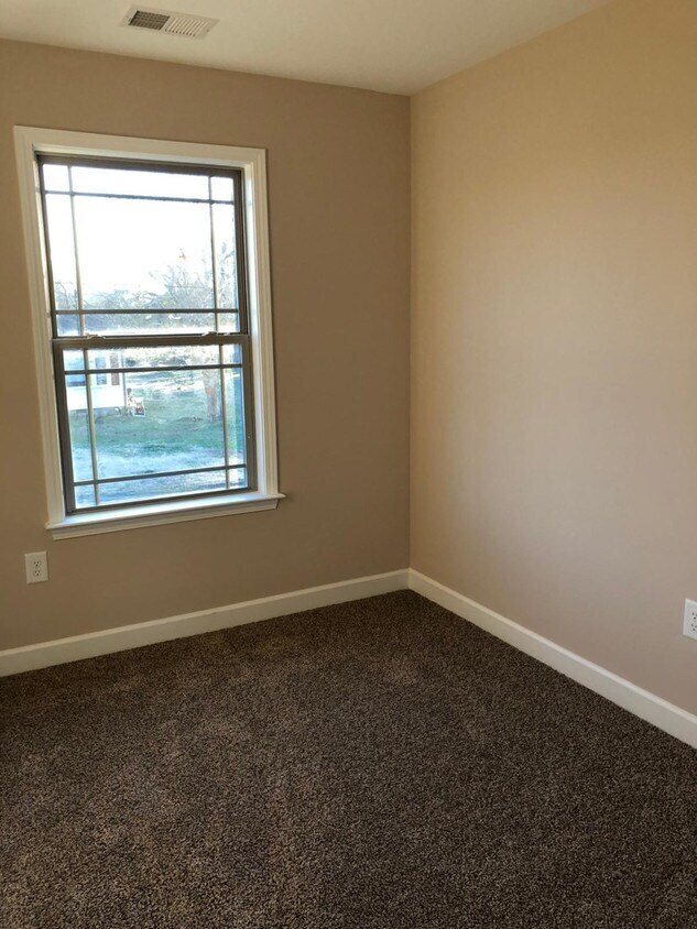 Building Photo - 66 Bellvue Dr