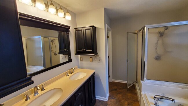 Building Photo - 4914 Ballygar Dr