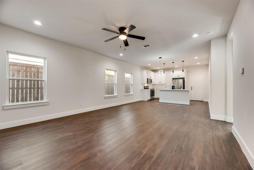 Building Photo - 4024 Colonial Ave