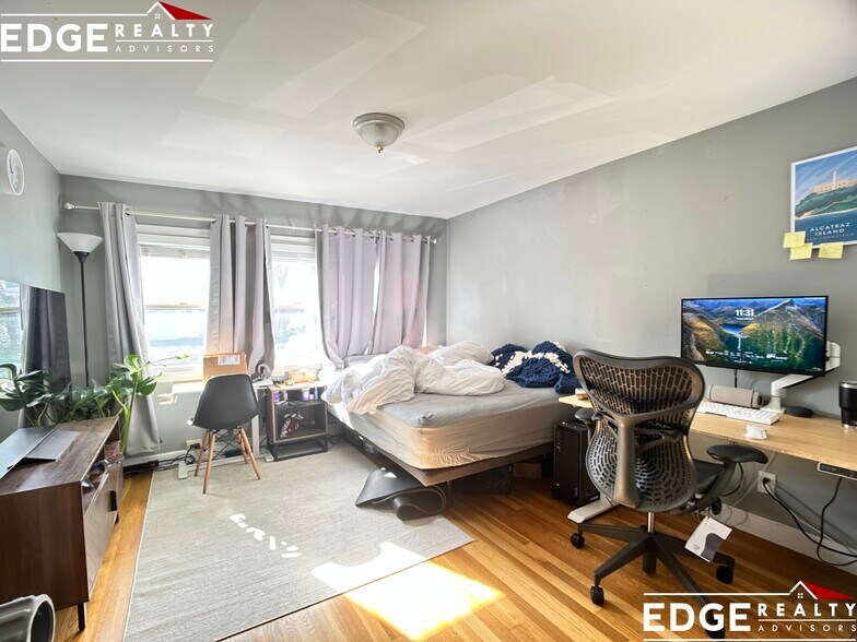 Building Photo - 61-63-63 Surrey St