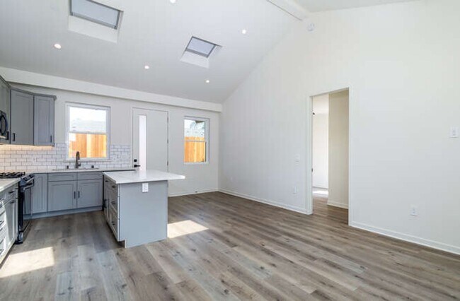 Building Photo - H012-KENWATER