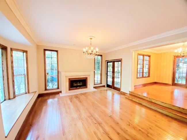 Building Photo - Elegant Woodside Tudor Home