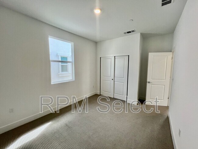 Building Photo - 2604 Atascadero Dr