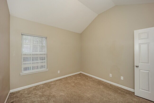 Building Photo - 4421 Ravenwood Dr