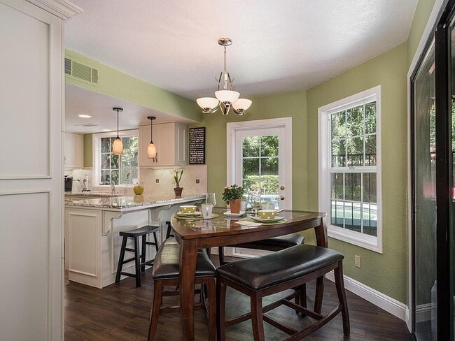 Building Photo - Spacious 4-Bed, 2-Bath Home with 2,034 Sq Ft of Comfort!"