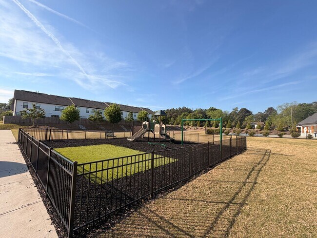 Building Photo - Unwind in Winder, with a Beautiful 3 Bed 2.5 Bath Townhome!